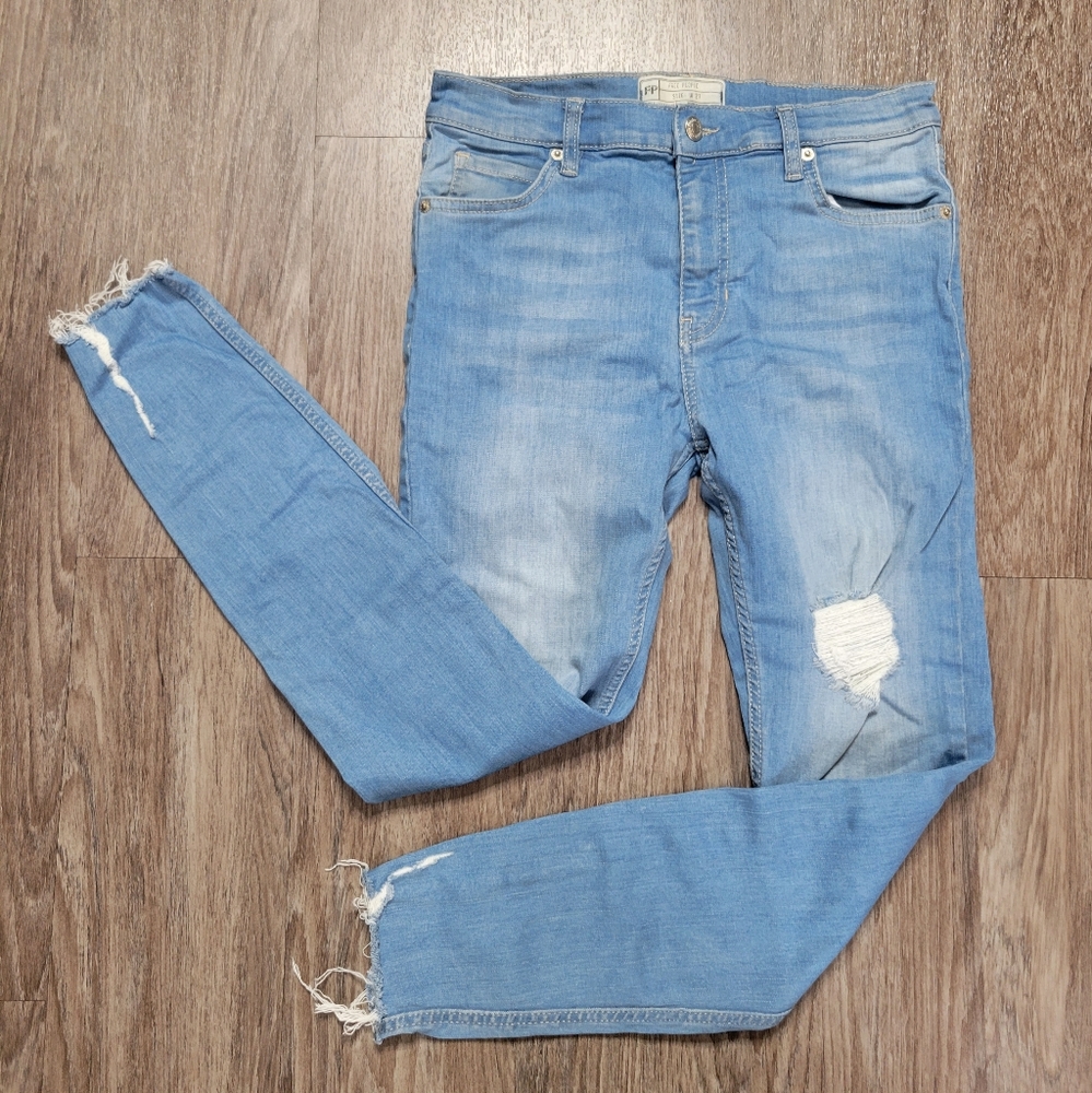 Free People Distressed Frayed Ankle Crop Skinny Blue Jeans 27